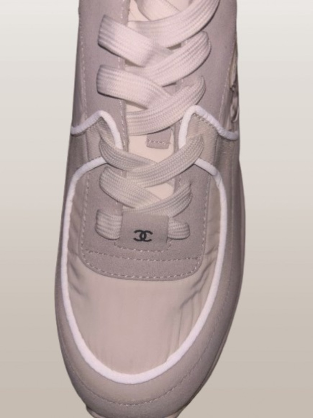 CHANEL Off-White and Light Gray Low-Top Sneakers - Picture 4 of 6